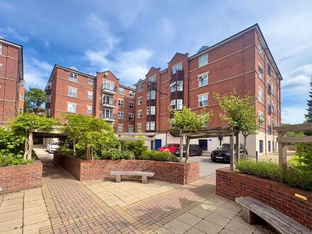 Apartment for rent in Weetwood, West Yorkshire