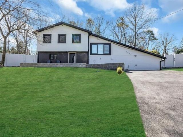House for sale in Hauppauge House for sale in Hauppauge