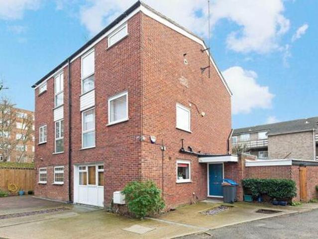 House for sale in Kingston Upon Thames, Greater London