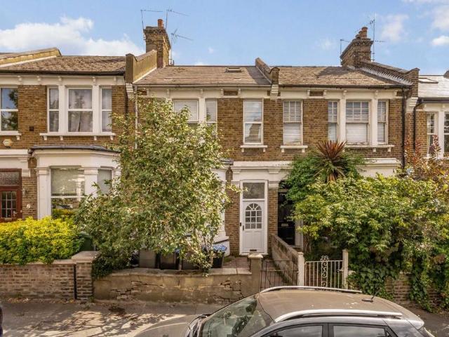Apartment for rent in Brondesbury Park, Greater London