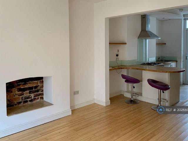 Apartment for rent in Pengam Green, Falcon Lodge