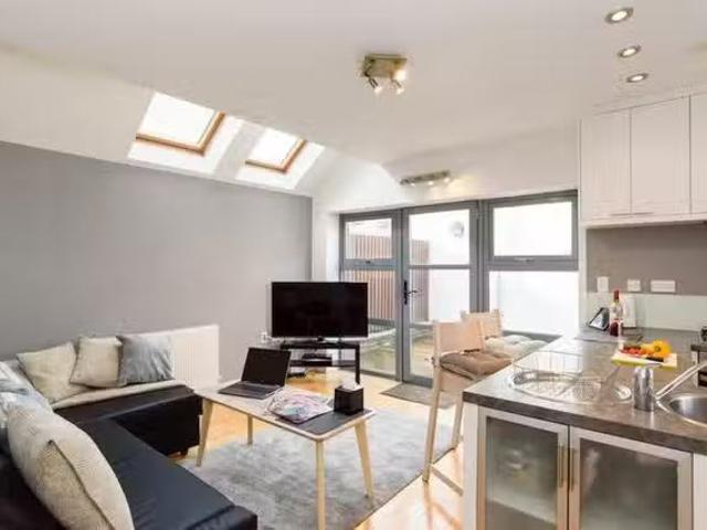 Apartment for rent in Pengam Green, Falcon Lodge