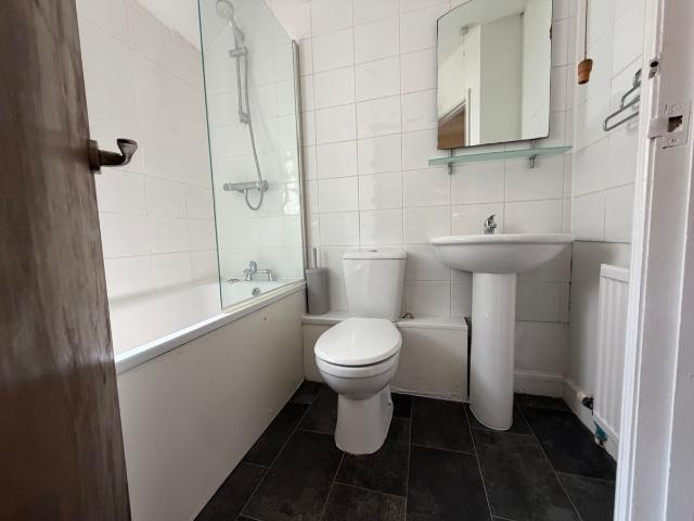 Apartment for rent in Pengam Green, Falcon Lodge