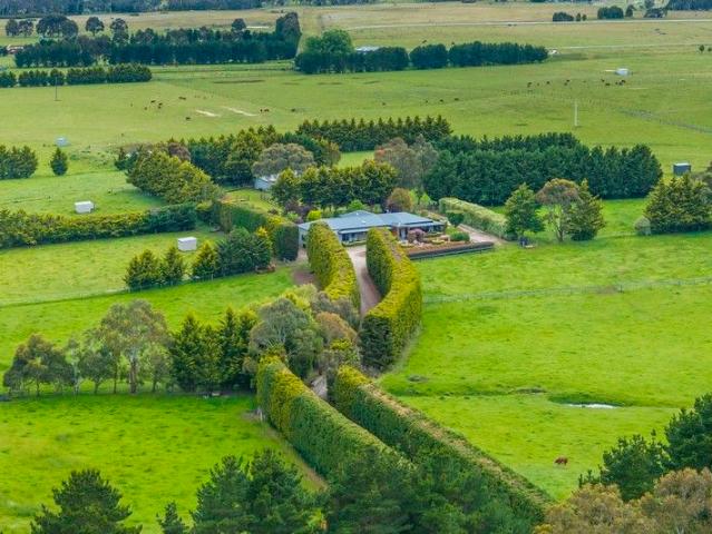 Cottage for sale in Victoria