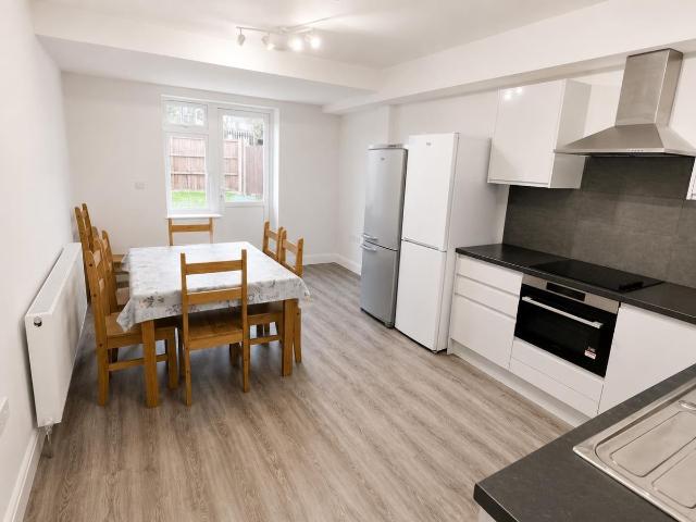 Apartment for rent in Kenton, Greater London