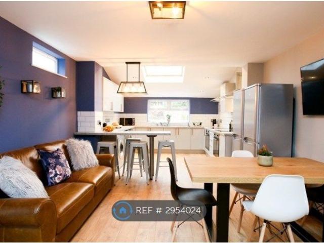 Room for rent in Claughton, Wirral