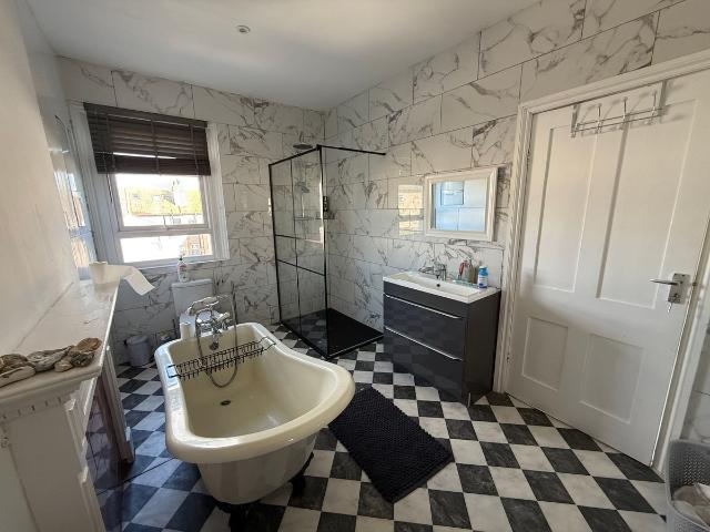 House for rent in Roselands, Eastbourne