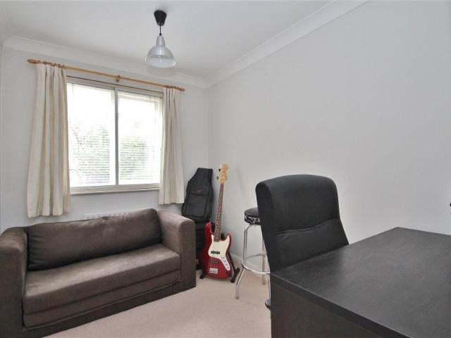 Apartment for rent in Horsell, Woking