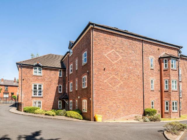 Apartment for rent in Moses Gate, Lee Bank