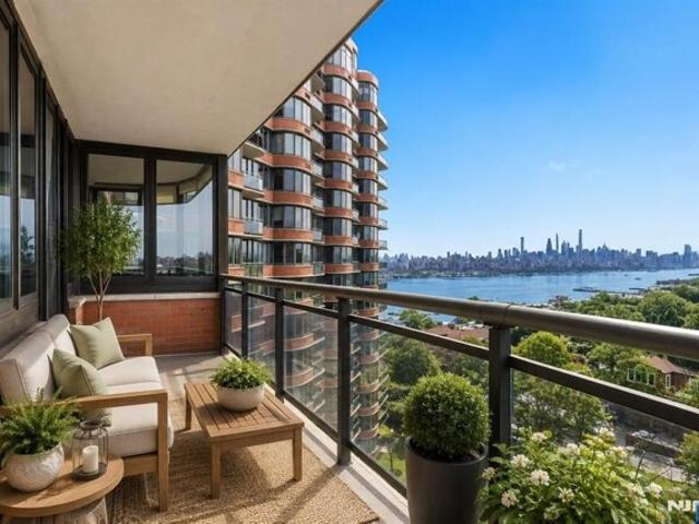 Condo for sale in Cliffside Park, New Jersey