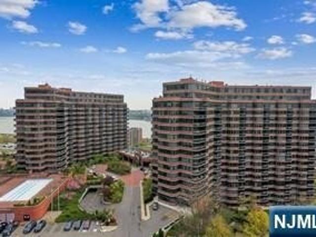 Condo for sale in Cliffside Park, New Jersey