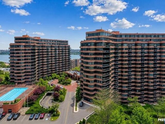 Condo for sale in Cliffside Park, New Jersey