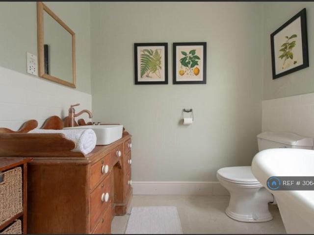 House for rent in London Borough of Newham, Greater London
