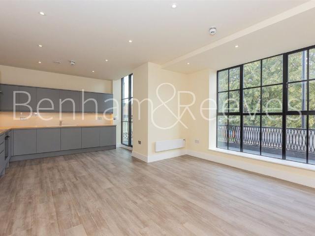 Apartment for rent in Clayponds Gardens, Greater London