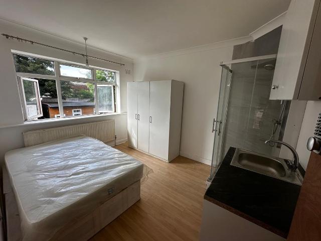 Studio for rent in Alperton, Greater London