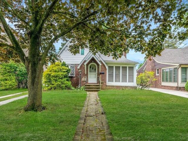 House for sale in East Rockaway