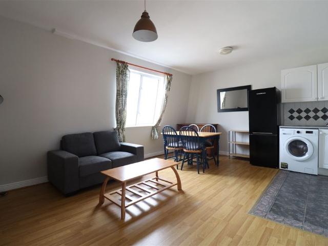 Apartment to rent in Bluebell, North Tipperary