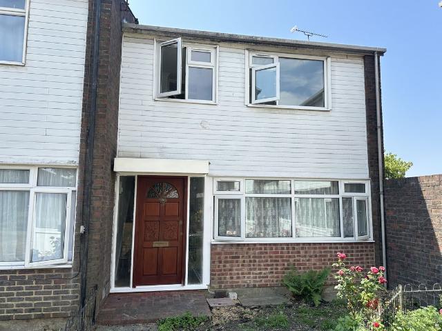 House for rent in Totland, Rushmoor