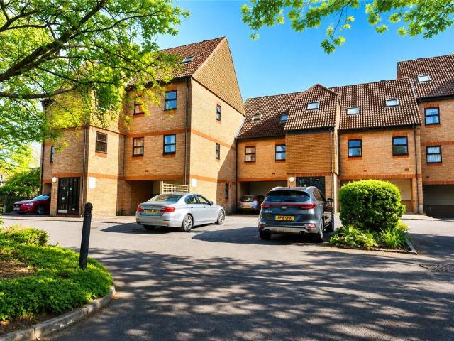 Apartment for rent in Horsell, Woking