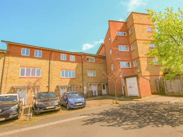 Apartment for rent in London Borough of Hillingdon, Greater London