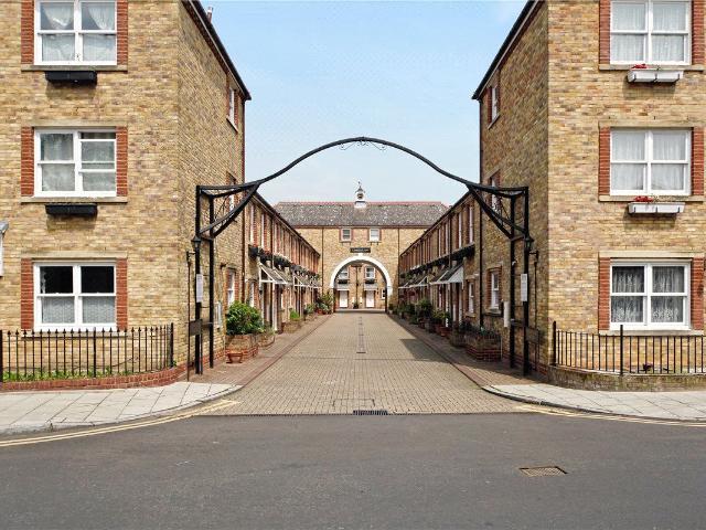 House for rent in Earlsfield, Greater London