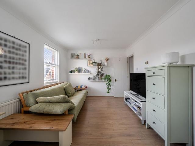 Apartment for rent in Earlsfield, Greater London