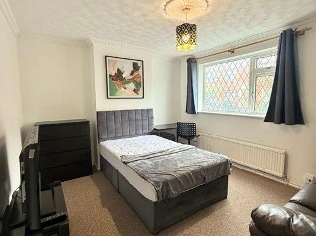 House for rent in Newtown, Reading