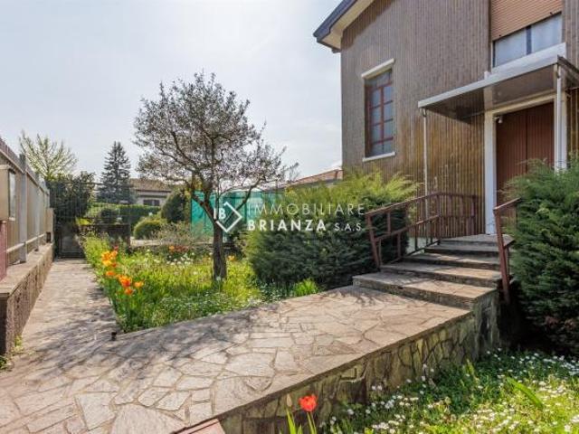 Villa Indipendente in vendita a Carnate, Lombardia