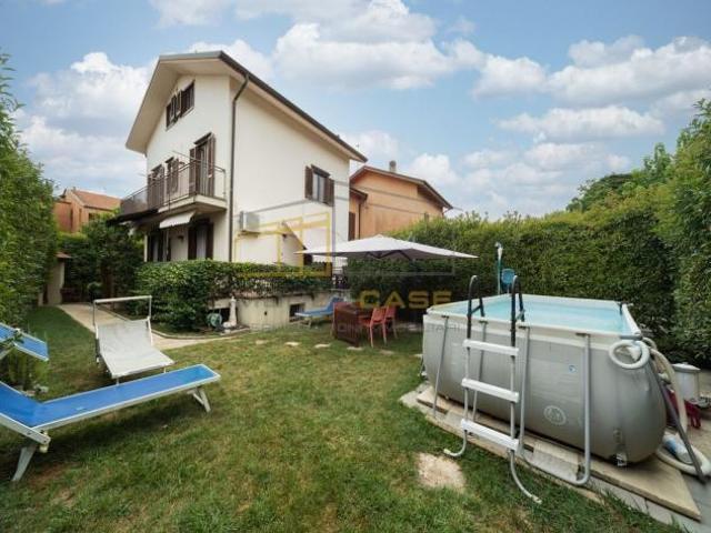Villa Indipendente in vendita a Carnate, Monza e della Brianza