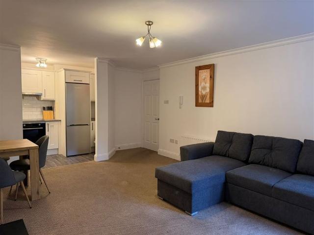 Apartment to rent in Bluebell, North Tipperary