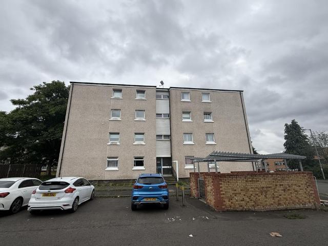 Apartment for rent in Maryhill Park, Summerston