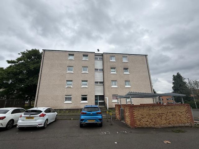 Apartment for rent in Maryhill Park, Summerston
