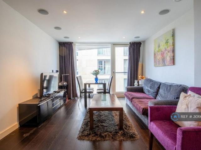 Apartment for rent in Grosvenor Waterside, Greater London
