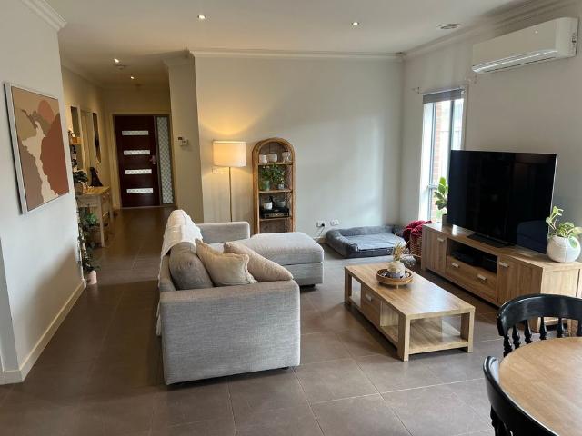 Room for rent in Caroline Springs, Melbourne