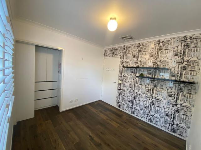 Room for rent in Caroline Springs, Melbourne