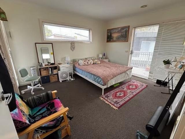 Room for rent in Caroline Springs, Melbourne