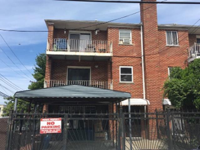 House for sale in The Bronx, Arverne