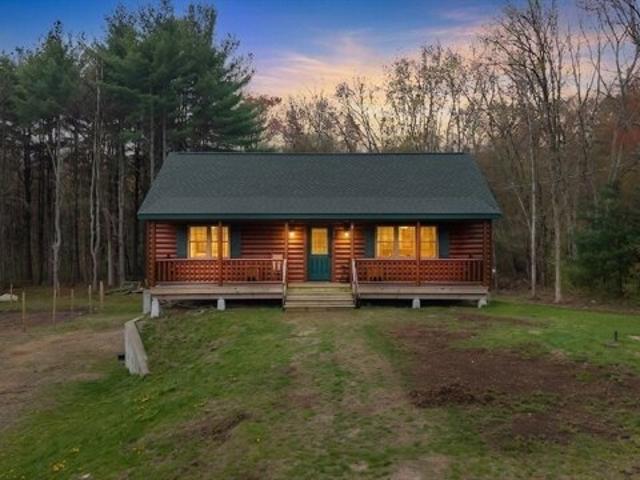 House for sale in Dudley, Massachusetts