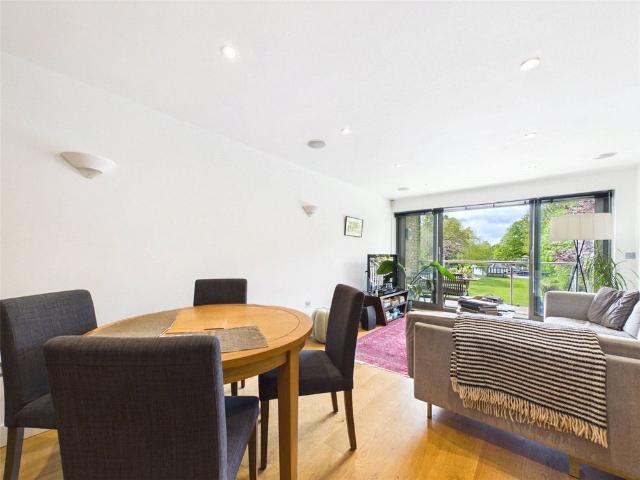 Apartment for rent in Hampton, Greater London