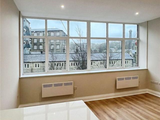 Apartment for rent in Cowlersley, Kirklees