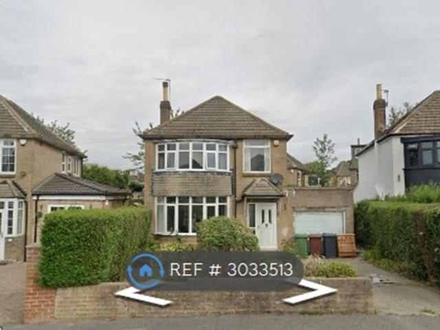 Room for rent in Carr Manor, Moor Allerton