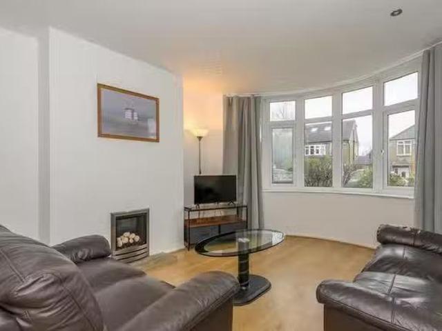 Apartment for rent in Carr Manor, Moor Allerton