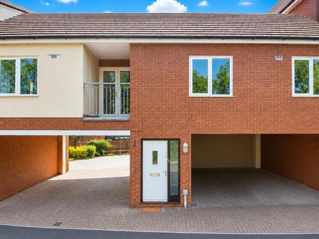 Apartment for rent in Oxley Park, Shenley Church End