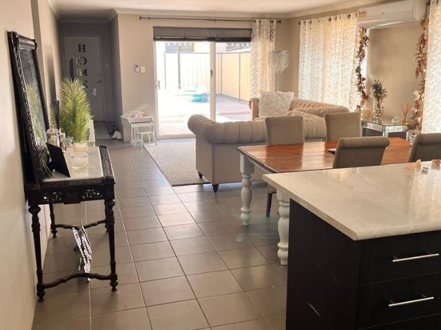 Room for rent in Carramar, Western Australia