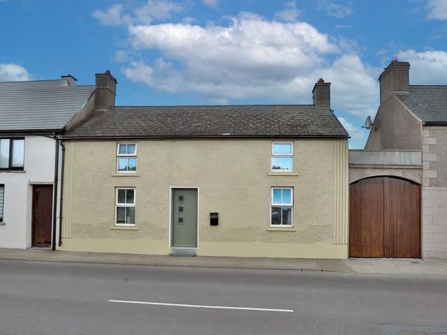 Terraced House for sale in Durrow