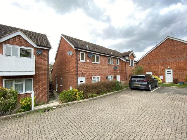 Apartment for rent in High Wycombe Community Board, High Wycombe