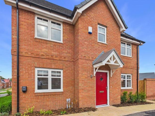 House for rent in Keresley Green, Keresley