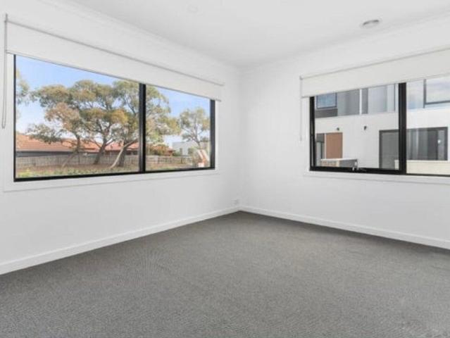 Room for rent in Camerons Creek, Victoria