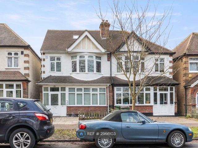 Studio for rent in The Wrythe, Greater London