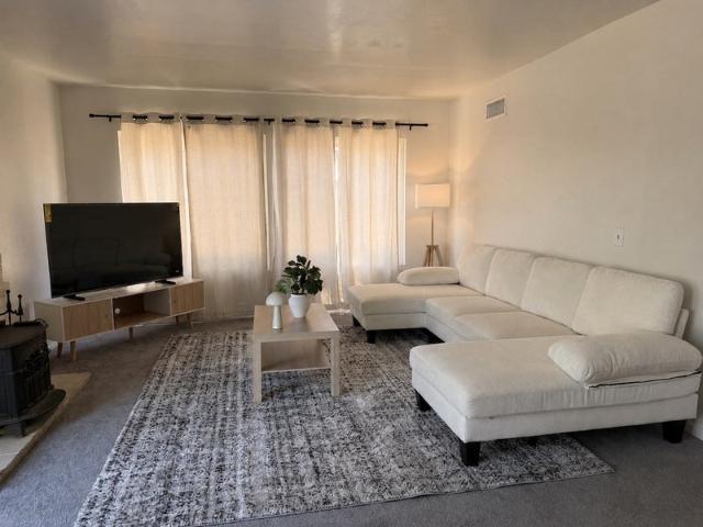 Room for rent in Carson, California